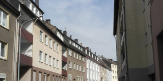 Foto von Straße mit Häusern